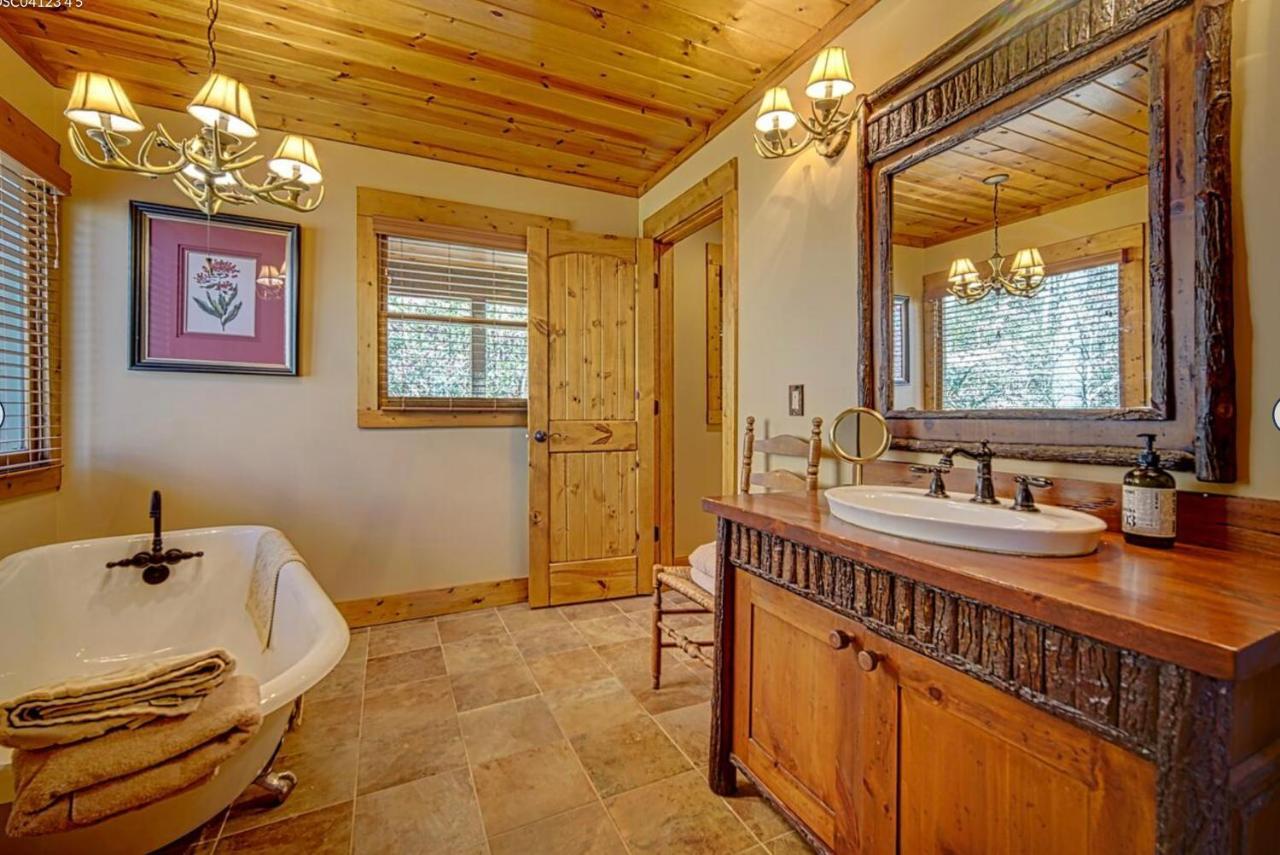 Cozy Creekfront Family Cabin-Pet Friendly -Gamerm-Hot Tub Hiawassee Exterior foto
